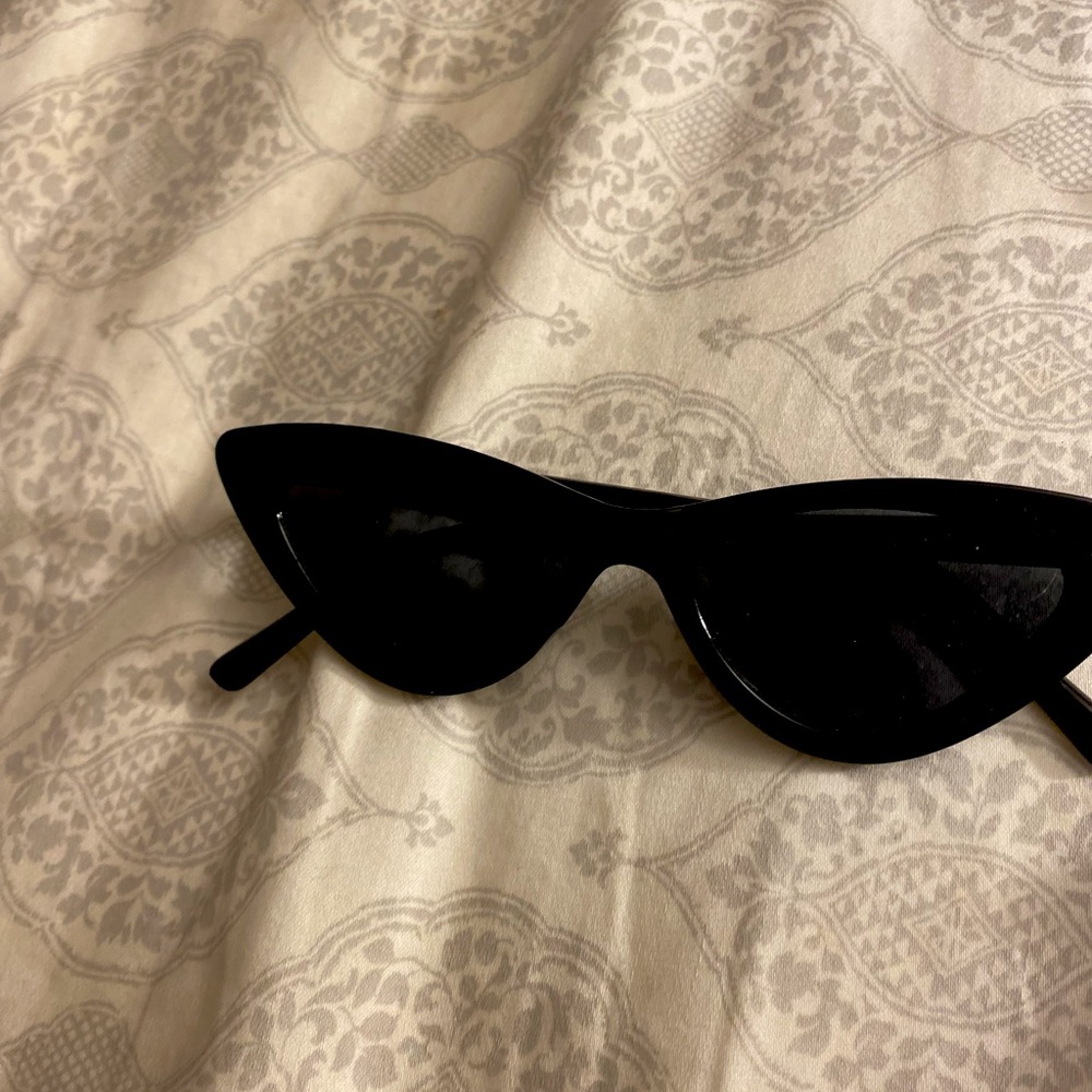 Black sunglasses original form SHEIN